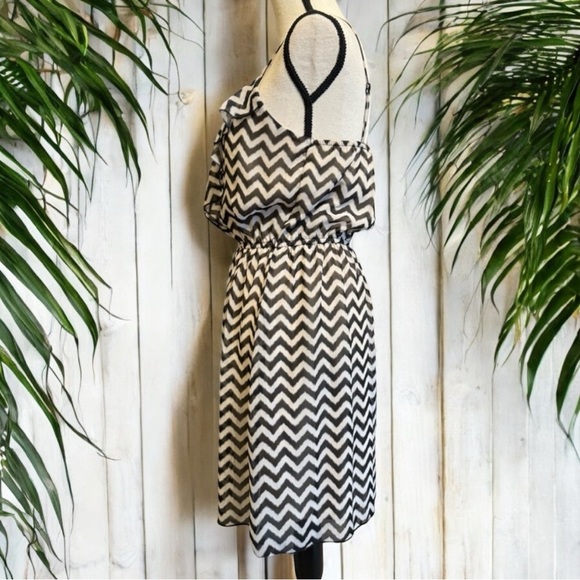 NO BOUNDARIES Chevron Ruffle Sleeveless Spaghetti Strap Dress - Size M (7-9) - Picture 4 of 11